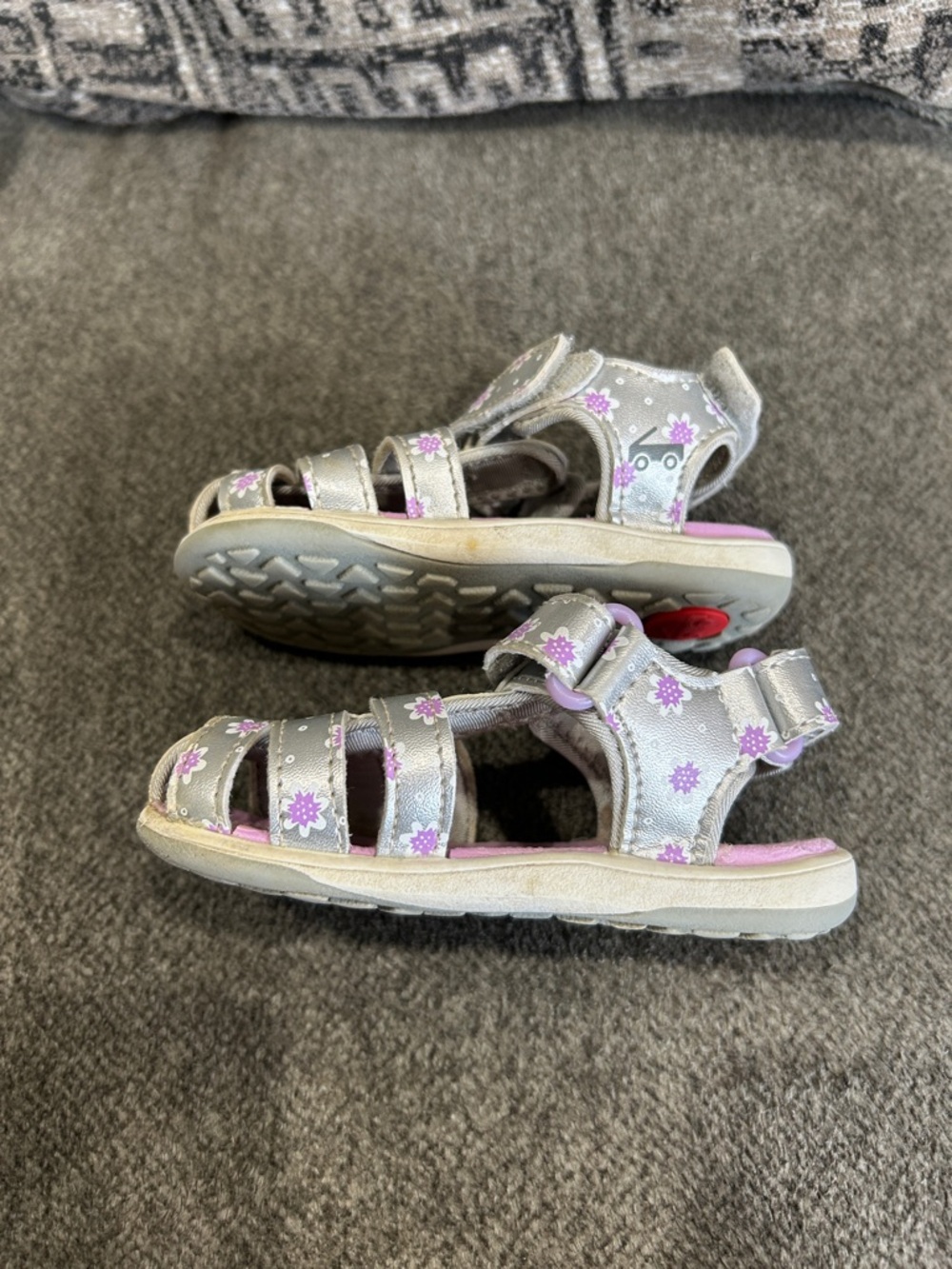 See Kai Run Kids Silver Sandals with Purple Floral Accent size 6 - Picture 2 of 6